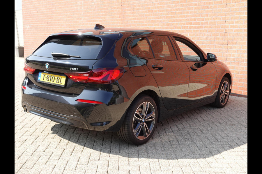 BMW 1-serie 118i Introduction Edition Automaat Navigatie  Virtual Cockpit  Parkeersensoren  Ledverlichting  HiFi audio  Cruise Control  Climate Control  Getinte ramen