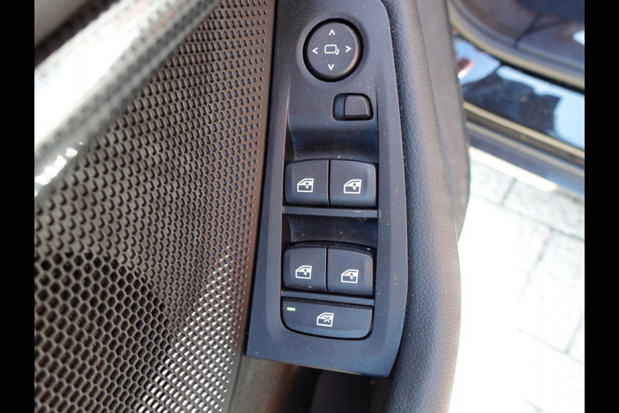 BMW 1-serie 118i Introduction Edition Automaat Navigatie  Virtual Cockpit  Parkeersensoren  Ledverlichting  HiFi audio  Cruise Control  Climate Control  Getinte ramen