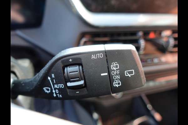 BMW 1-serie 118i Introduction Edition Automaat Navigatie  Virtual Cockpit  Parkeersensoren  Ledverlichting  HiFi audio  Cruise Control  Climate Control  Getinte ramen