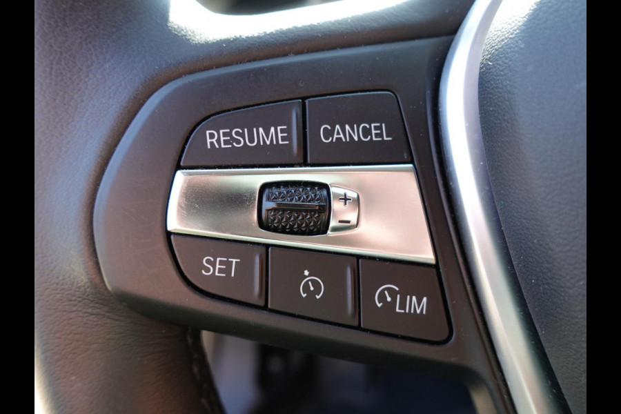 BMW 1-serie 118i Introduction Edition Automaat Navigatie  Virtual Cockpit  Parkeersensoren  Ledverlichting  HiFi audio  Cruise Control  Climate Control  Getinte ramen
