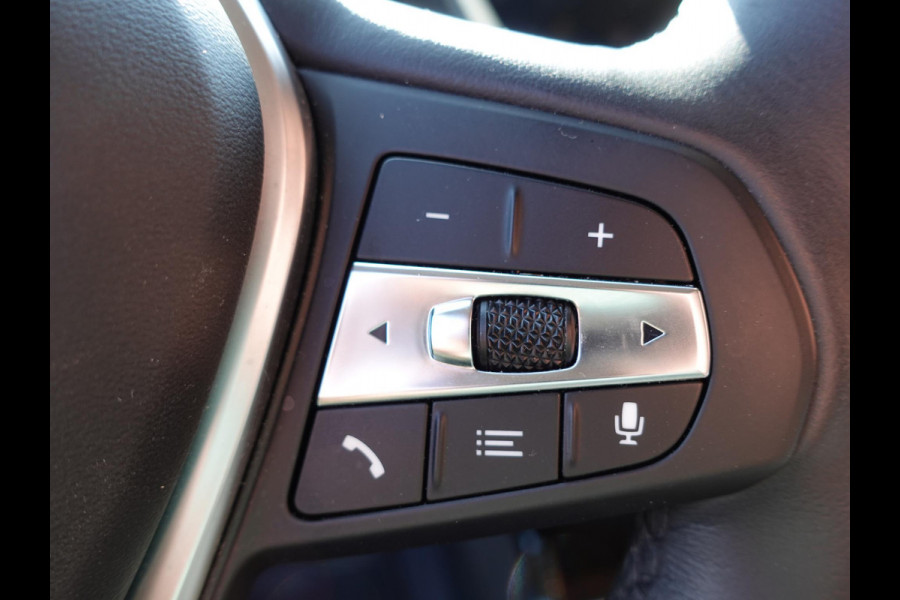 BMW 1-serie 118i Introduction Edition Automaat Navigatie  Virtual Cockpit  Parkeersensoren  Ledverlichting  HiFi audio  Cruise Control  Climate Control  Getinte ramen