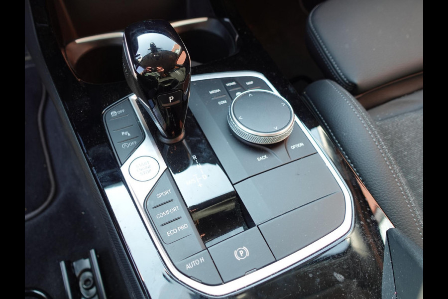 BMW 1-serie 118i Introduction Edition Automaat Navigatie  Virtual Cockpit  Parkeersensoren  Ledverlichting  HiFi audio  Cruise Control  Climate Control  Getinte ramen