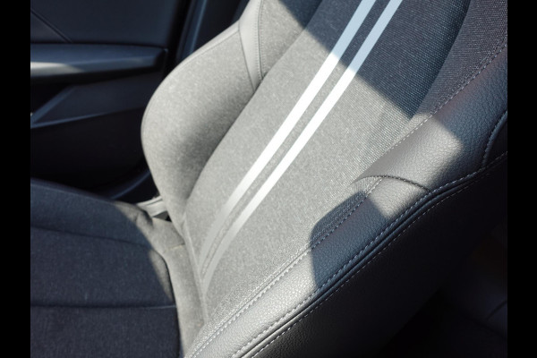 BMW 1-serie 118i Introduction Edition Automaat Navigatie  Virtual Cockpit  Parkeersensoren  Ledverlichting  HiFi audio  Cruise Control  Climate Control  Getinte ramen