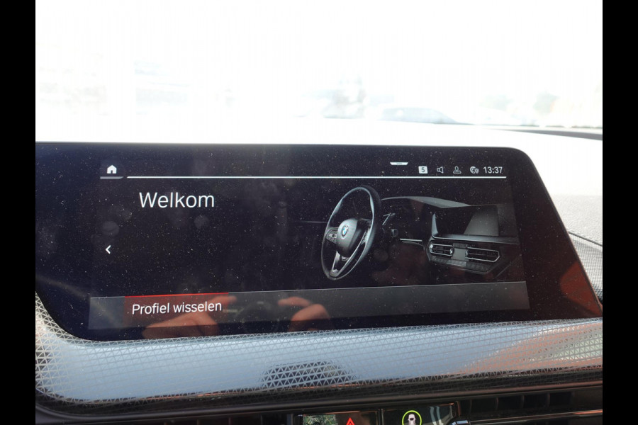 BMW 1-serie 118i Introduction Edition Automaat Navigatie  Virtual Cockpit  Parkeersensoren  Ledverlichting  HiFi audio  Cruise Control  Climate Control  Getinte ramen