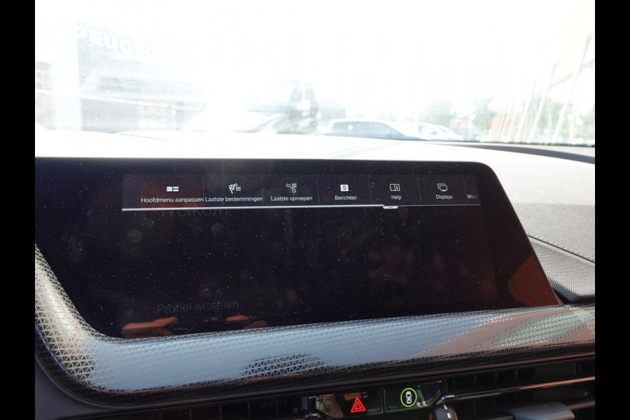 BMW 1-serie 118i Introduction Edition Automaat Navigatie  Virtual Cockpit  Parkeersensoren  Ledverlichting  HiFi audio  Cruise Control  Climate Control  Getinte ramen