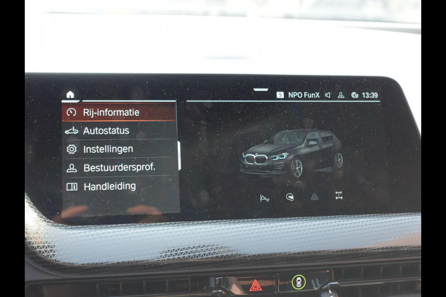 BMW 1-serie 118i Introduction Edition Automaat Navigatie  Virtual Cockpit  Parkeersensoren  Ledverlichting  HiFi audio  Cruise Control  Climate Control  Getinte ramen
