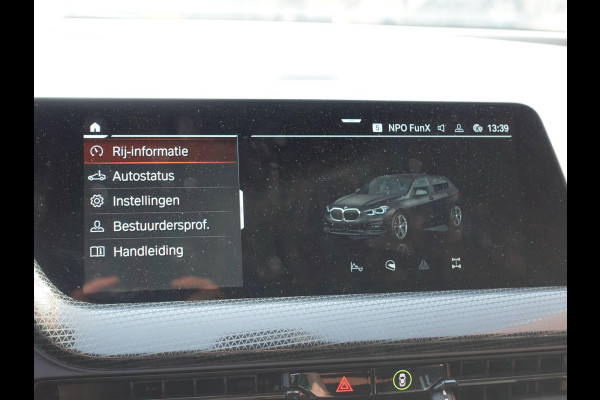 BMW 1-serie 118i Introduction Edition Automaat Navigatie  Virtual Cockpit  Parkeersensoren  Ledverlichting  HiFi audio  Cruise Control  Climate Control  Getinte ramen