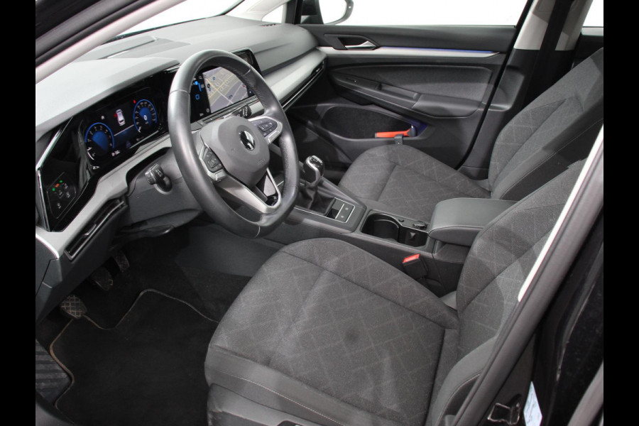 Volkswagen Golf Variant 1.0 TSI 110pk Life Digitale Cockpit Lichtmetalen Velgen Sfeerverlichting Cruise Control Climate Control Adaptive Parkeer sensoren Navigatie Apple Carplay/Android Auto Bluetooth Keyless start