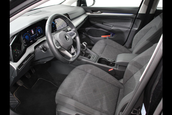 Volkswagen Golf Variant 1.0 TSI 110pk Life Digitale Cockpit Lichtmetalen Velgen Sfeerverlichting Cruise Control Climate Control Adaptive Parkeer sensoren Navigatie Apple Carplay/Android Auto Bluetooth Keyless start