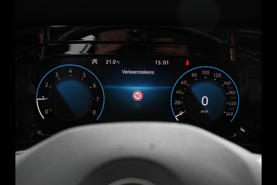 Volkswagen Golf Variant 1.0 TSI 110pk Life Digitale Cockpit Lichtmetalen Velgen Sfeerverlichting Cruise Control Climate Control Adaptive Parkeer sensoren Navigatie Apple Carplay/Android Auto Bluetooth Keyless start