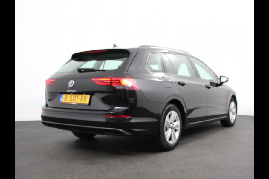 Volkswagen Golf Variant 1.0 TSI 110pk Life Digitale Cockpit Lichtmetalen Velgen Sfeerverlichting Cruise Control Climate Control Adaptive Parkeer sensoren Navigatie Apple Carplay/Android Auto Bluetooth Keyless start