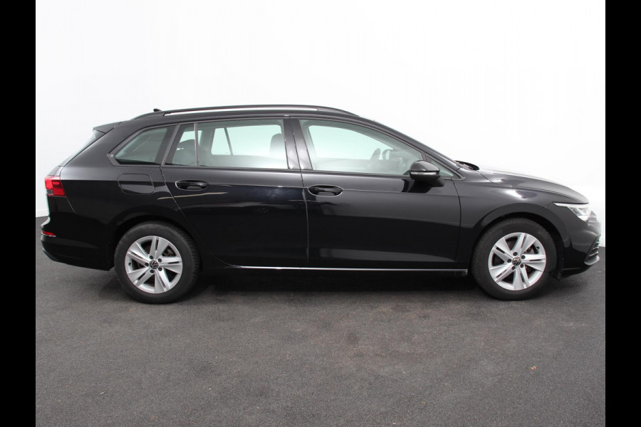 Volkswagen Golf Variant 1.0 TSI 110pk Life Digitale Cockpit Lichtmetalen Velgen Sfeerverlichting Cruise Control Climate Control Adaptive Parkeer sensoren Navigatie Apple Carplay/Android Auto Bluetooth Keyless start