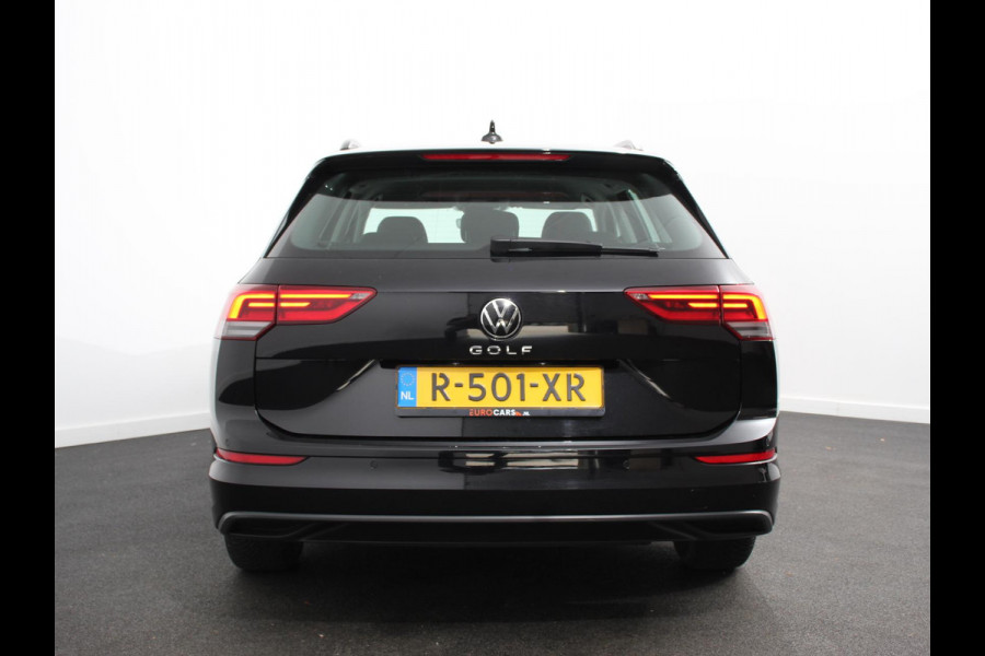 Volkswagen Golf Variant 1.0 TSI 110pk Life Digitale Cockpit Lichtmetalen Velgen Sfeerverlichting Cruise Control Climate Control Adaptive Parkeer sensoren Navigatie Apple Carplay/Android Auto Bluetooth Keyless start