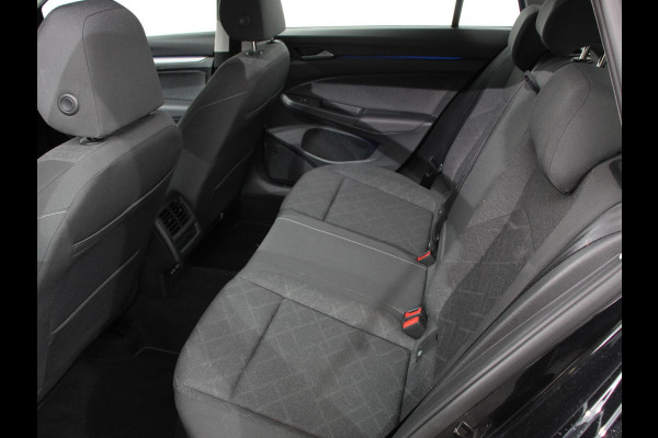 Volkswagen Golf Variant 1.0 TSI 110pk Life Digitale Cockpit Lichtmetalen Velgen Sfeerverlichting Cruise Control Climate Control Adaptive Parkeer sensoren Navigatie Apple Carplay/Android Auto Bluetooth Keyless start