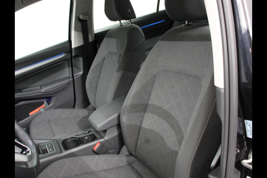 Volkswagen Golf Variant 1.0 TSI 110pk Life Digitale Cockpit Lichtmetalen Velgen Sfeerverlichting Cruise Control Climate Control Adaptive Parkeer sensoren Navigatie Apple Carplay/Android Auto Bluetooth Keyless start