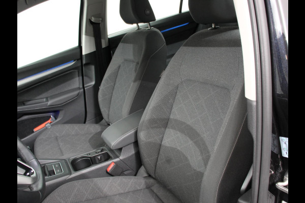 Volkswagen Golf Variant 1.0 TSI 110pk Life Digitale Cockpit Lichtmetalen Velgen Sfeerverlichting Cruise Control Climate Control Adaptive Parkeer sensoren Navigatie Apple Carplay/Android Auto Bluetooth Keyless start
