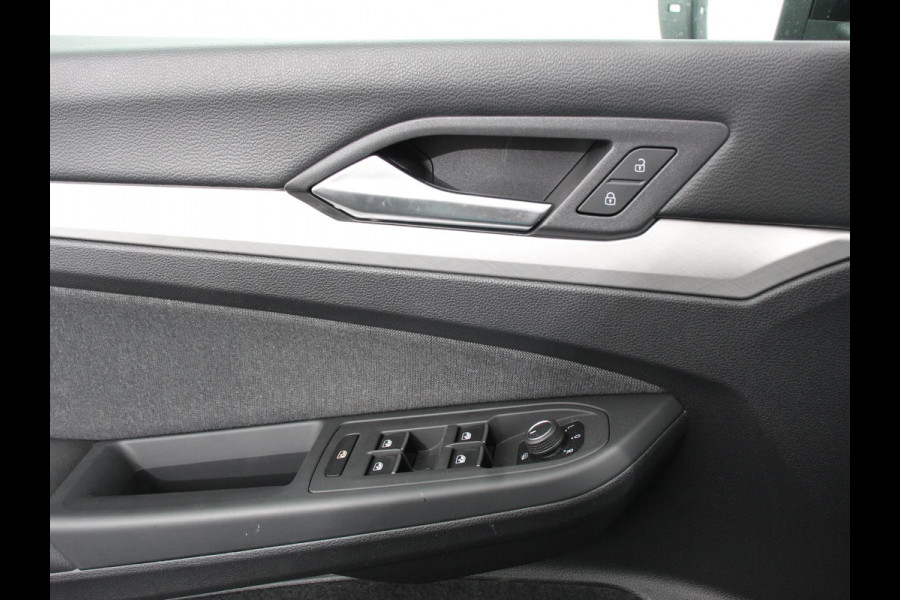 Volkswagen Golf Variant 1.0 TSI 110pk Life Digitale Cockpit Lichtmetalen Velgen Sfeerverlichting Cruise Control Climate Control Adaptive Parkeer sensoren Navigatie Apple Carplay/Android Auto Bluetooth Keyless start