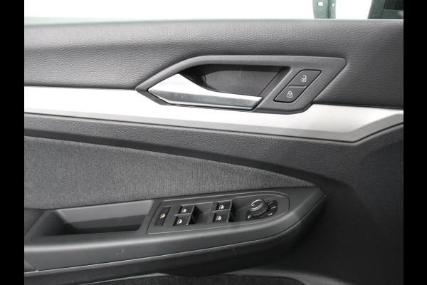 Volkswagen Golf Variant 1.0 TSI 110pk Life Digitale Cockpit Lichtmetalen Velgen Sfeerverlichting Cruise Control Climate Control Adaptive Parkeer sensoren Navigatie Apple Carplay/Android Auto Bluetooth Keyless start