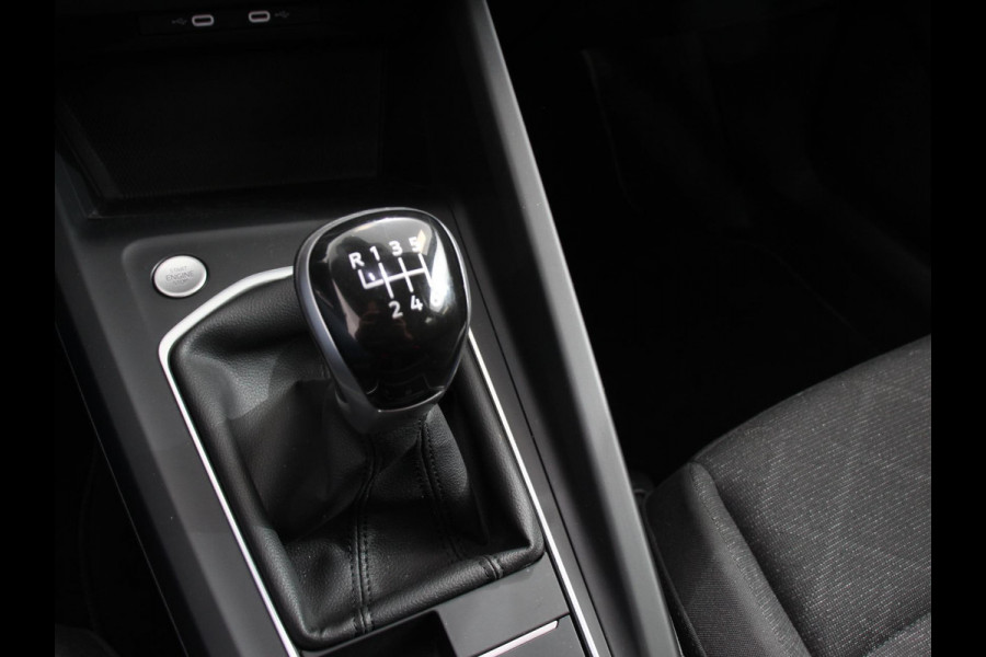 Volkswagen Golf Variant 1.0 TSI 110pk Life Digitale Cockpit Lichtmetalen Velgen Sfeerverlichting Cruise Control Climate Control Adaptive Parkeer sensoren Navigatie Apple Carplay/Android Auto Bluetooth Keyless start