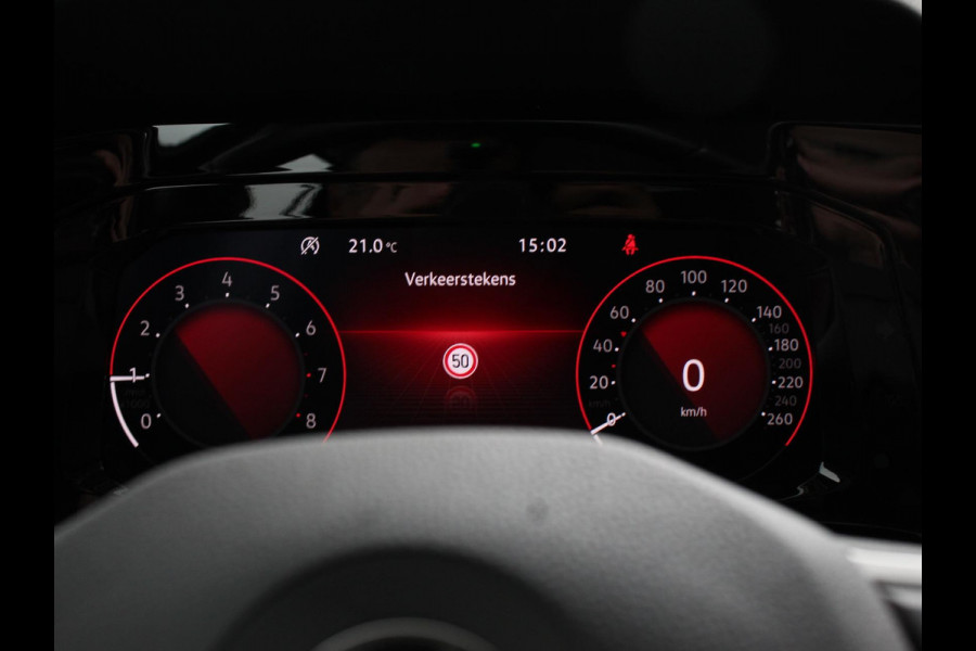 Volkswagen Golf Variant 1.0 TSI 110pk Life Digitale Cockpit Lichtmetalen Velgen Sfeerverlichting Cruise Control Climate Control Adaptive Parkeer sensoren Navigatie Apple Carplay/Android Auto Bluetooth Keyless start