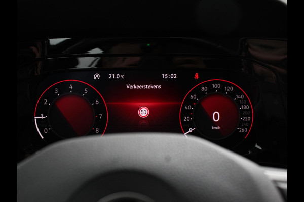 Volkswagen Golf Variant 1.0 TSI 110pk Life Digitale Cockpit Lichtmetalen Velgen Sfeerverlichting Cruise Control Climate Control Adaptive Parkeer sensoren Navigatie Apple Carplay/Android Auto Bluetooth Keyless start