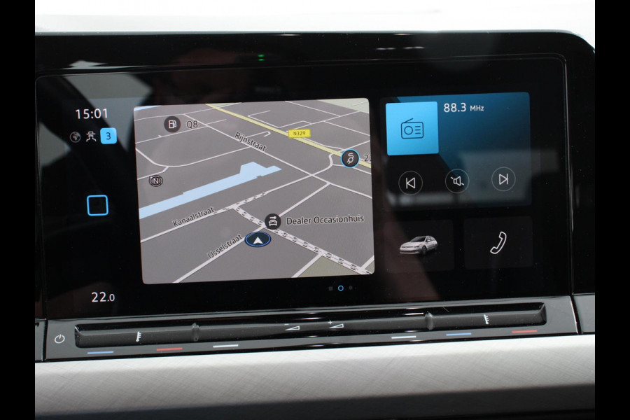 Volkswagen Golf Variant 1.0 TSI 110pk Life Digitale Cockpit Lichtmetalen Velgen Sfeerverlichting Cruise Control Climate Control Adaptive Parkeer sensoren Navigatie Apple Carplay/Android Auto Bluetooth Keyless start
