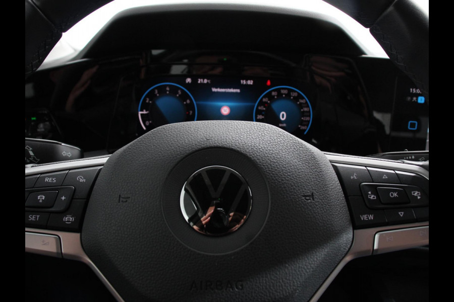 Volkswagen Golf Variant 1.0 TSI 110pk Life Digitale Cockpit Lichtmetalen Velgen Sfeerverlichting Cruise Control Climate Control Adaptive Parkeer sensoren Navigatie Apple Carplay/Android Auto Bluetooth Keyless start
