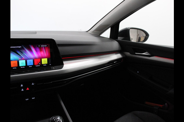 Volkswagen Golf Variant 1.0 TSI 110pk Life Digitale Cockpit Lichtmetalen Velgen Sfeerverlichting Cruise Control Climate Control Adaptive Parkeer sensoren Navigatie Apple Carplay/Android Auto Bluetooth Keyless start