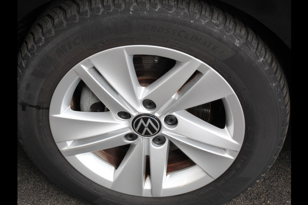 Volkswagen Golf Variant 1.0 TSI 110pk Life Digitale Cockpit Lichtmetalen Velgen Sfeerverlichting Cruise Control Climate Control Adaptive Parkeer sensoren Navigatie Apple Carplay/Android Auto Bluetooth Keyless start