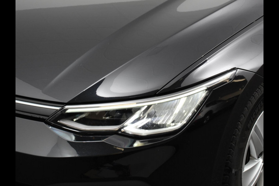 Volkswagen Golf Variant 1.0 TSI 110pk Life Digitale Cockpit Lichtmetalen Velgen Sfeerverlichting Cruise Control Climate Control Adaptive Parkeer sensoren Navigatie Apple Carplay/Android Auto Bluetooth Keyless start