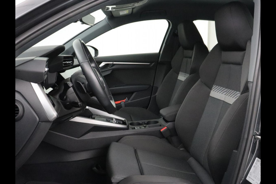 Audi A3 30 TFSI Advanced edition | Park Assist | Carplay | Virtual Cockpit | Sportstoelen | Navigatie | Climate control | Full LED | Cruise control | Bluetooth