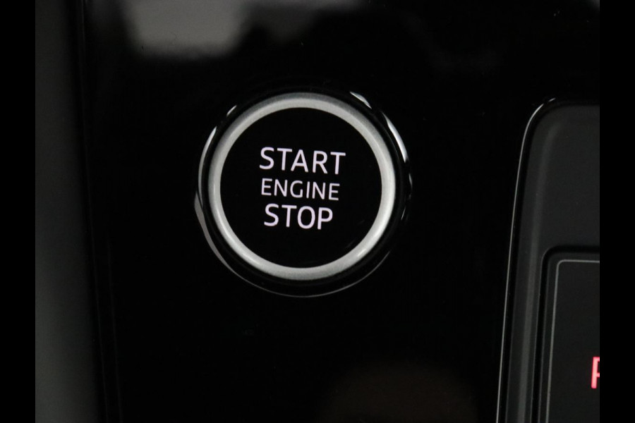 Audi A3 30 TFSI Advanced edition | Park Assist | Carplay | Virtual Cockpit | Sportstoelen | Navigatie | Climate control | Full LED | Cruise control | Bluetooth