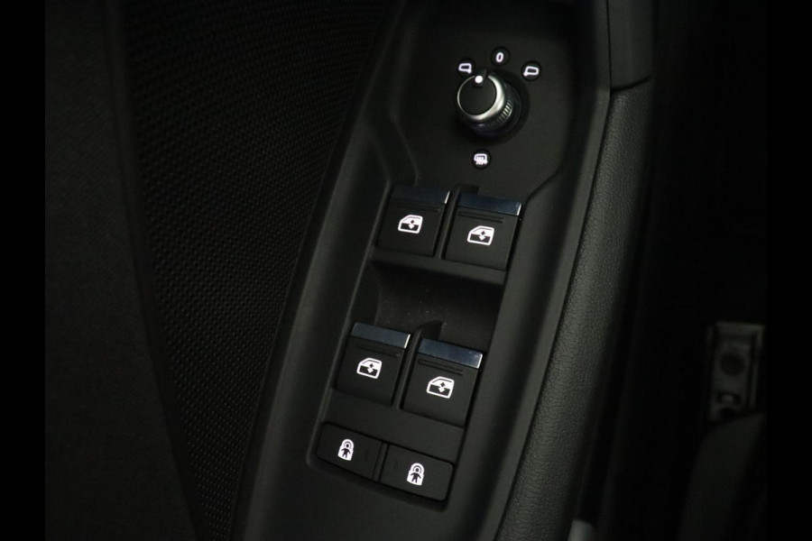 Audi A3 30 TFSI Advanced edition | Park Assist | Carplay | Virtual Cockpit | Sportstoelen | Navigatie | Climate control | Full LED | Cruise control | Bluetooth