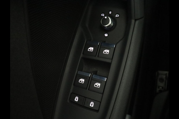 Audi A3 30 TFSI Advanced edition | Park Assist | Carplay | Virtual Cockpit | Sportstoelen | Navigatie | Climate control | Full LED | Cruise control | Bluetooth