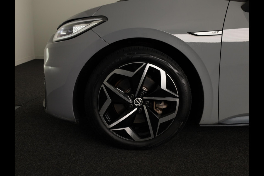 Volkswagen ID.3 First Plus 58 kWh 204PK | Navigatie | Parkeercamera | 19"LM velgen |