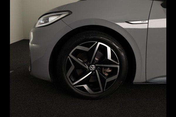 Volkswagen ID.3 First Plus 58 kWh 204PK | Navigatie | Parkeercamera | 19"LM velgen |