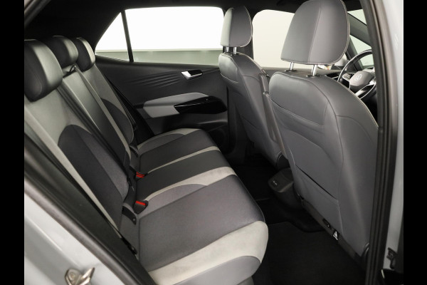 Volkswagen ID.3 First Plus 58 kWh 204PK | Navigatie | Parkeercamera | 19"LM velgen |