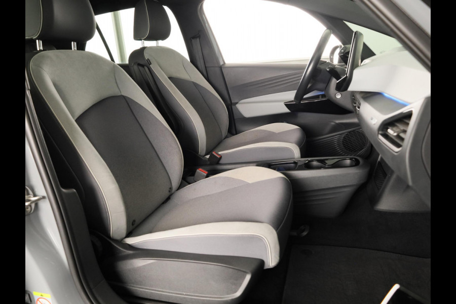 Volkswagen ID.3 First Plus 58 kWh 204PK | Navigatie | Parkeercamera | 19"LM velgen |