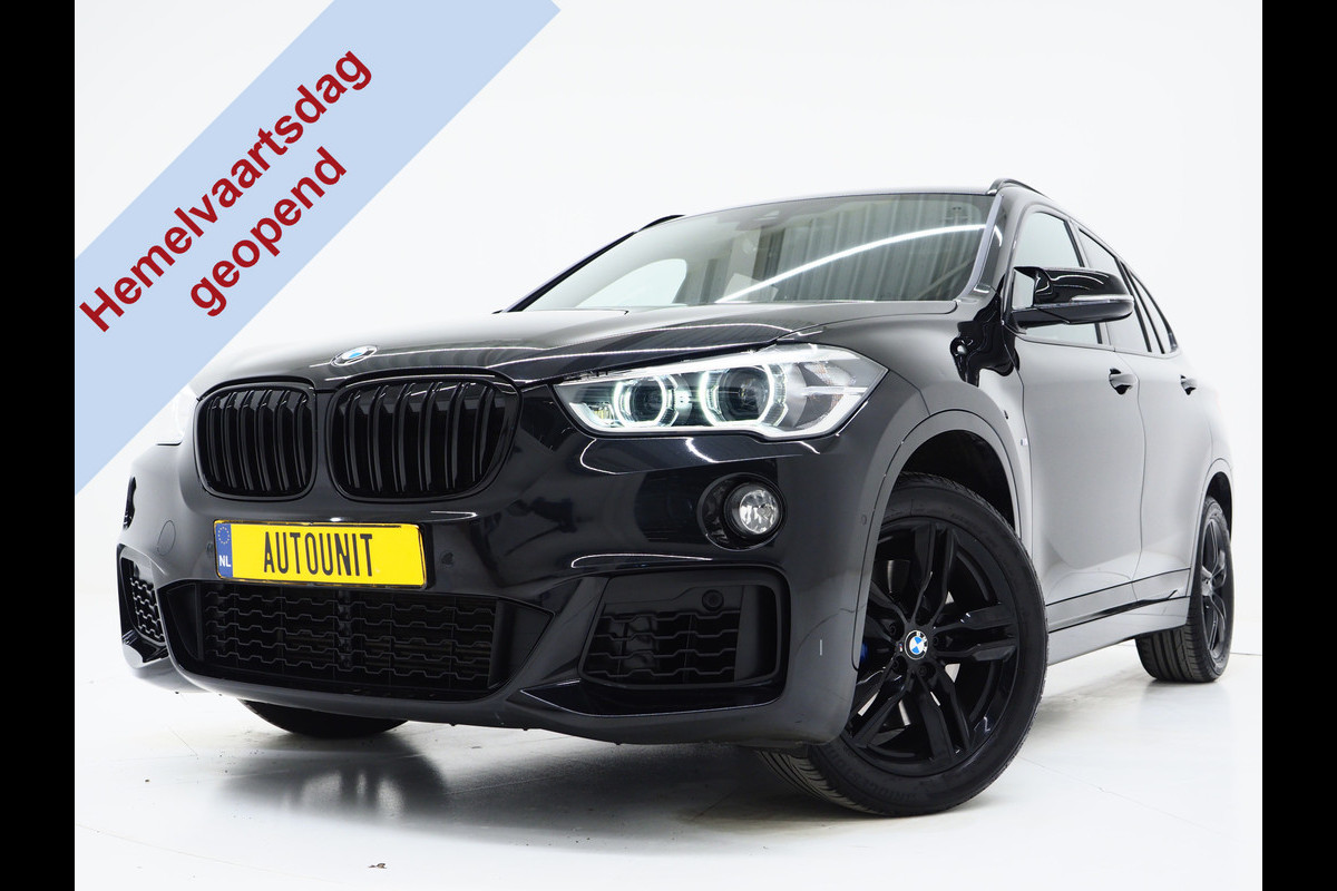 BMW X1 sDrive20i M Sport Full Black | HUD | Trekhaak | Sfeerlicht | Donkere Hemel | Stoelverwarming | Cruise | PDC | Carplay