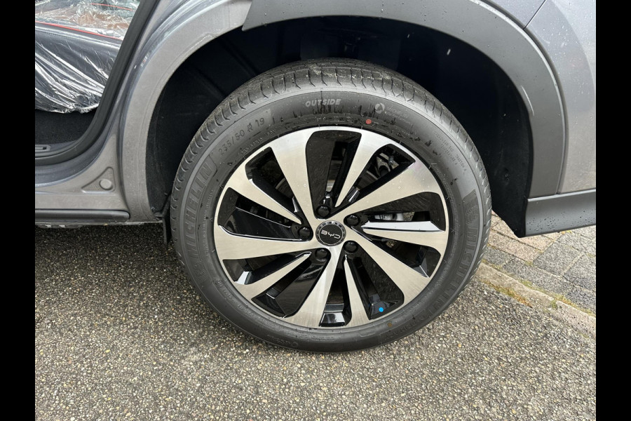 BYD SEAL U 1.5 DM-i FWD Boost NIEUWE AUTO UIT VOORRAAD LEVERBAAR | 6 JAAR GARANTIE T/M 02-2032 | ALL-IN PRIJS | BTW VERREKENBAAR | FULL OPTION | PANODAK | ELEKTRISCHE STOELEN | ELEKTRISCHE ACHTERKLEP |