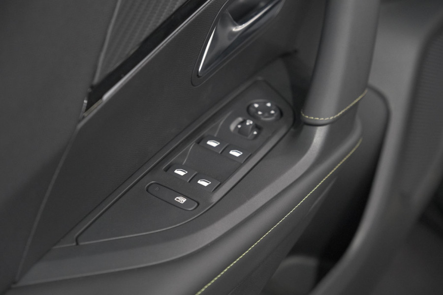 Peugeot 2008 1.2 Hybrid 136 GT | Camera | Apple Carplay | Parkeersensoren