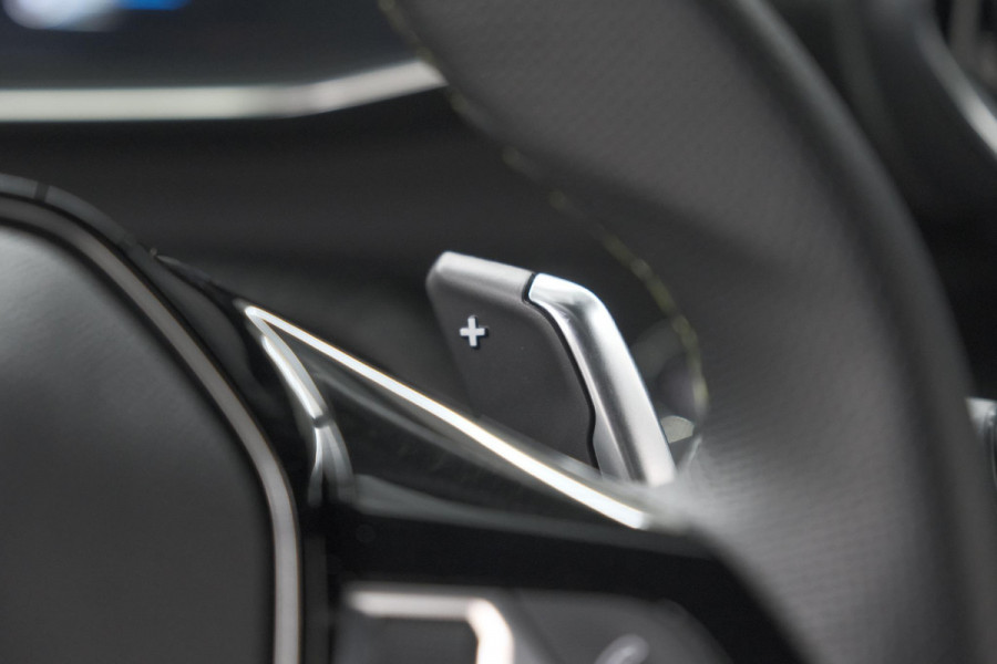 Peugeot 2008 1.2 Hybrid 136 GT | Camera | Apple Carplay | Parkeersensoren