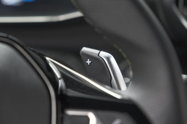 Peugeot 2008 1.2 Hybrid 136 GT | Camera | Apple Carplay | Parkeersensoren