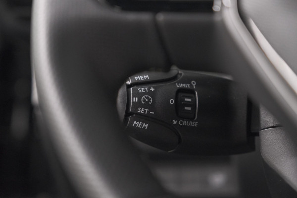 Peugeot 2008 1.2 Hybrid 136 GT | Camera | Apple Carplay | Parkeersensoren