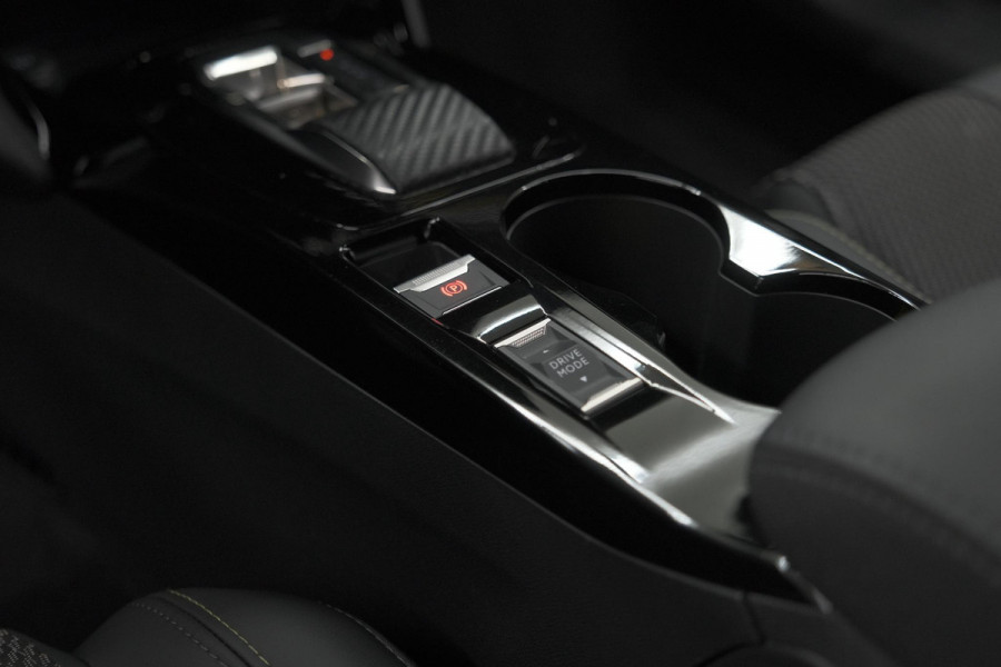 Peugeot 2008 1.2 Hybrid 136 GT | Camera | Apple Carplay | Parkeersensoren