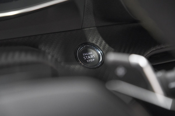 Peugeot 2008 1.2 Hybrid 136 GT | Camera | Apple Carplay | Parkeersensoren