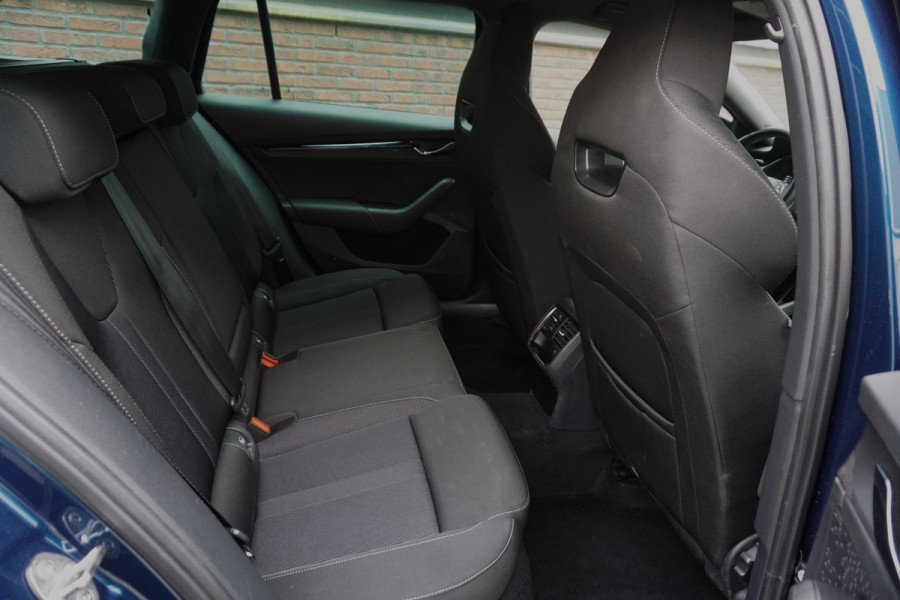 Škoda Octavia Combi 1.0 e-TSI Sport Business/Trekhaak/Digitaal Dashb./ Stuur en stoelverwarming.