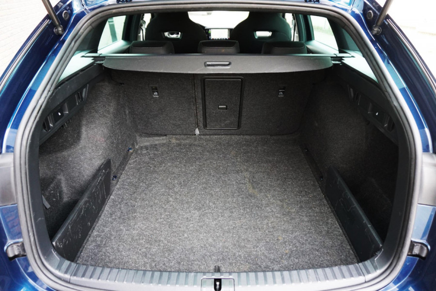 Škoda Octavia Combi 1.0 e-TSI Sport Business/Trekhaak/Digitaal Dashb./ Stuur en stoelverwarming.