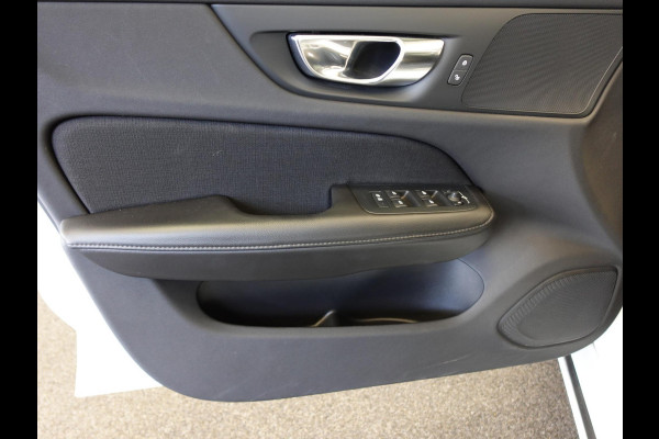 Volvo V60 2.0 T6 Recharge AWD R-Design Panoramadak Navigatie Apple Carplay/Android Auto Camera Parkeersensoren Stoel- en stuurverwarming Cruise Control Blind Spot Assist Virtual Cockpit Climate Control