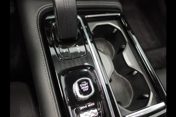Volvo V60 2.0 T6 Recharge AWD R-Design Panoramadak Navigatie Apple Carplay/Android Auto Camera Parkeersensoren Stoel- en stuurverwarming Cruise Control Blind Spot Assist Virtual Cockpit Climate Control